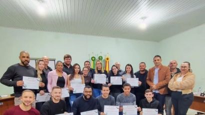Homenagem a atletas que representam o município
