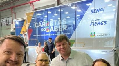 Vereadores participam do lançamento do programa “Carretas do Saber” em Porto Alegre